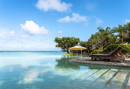 Pacific Resort Aitutaki - Pool and lagoon